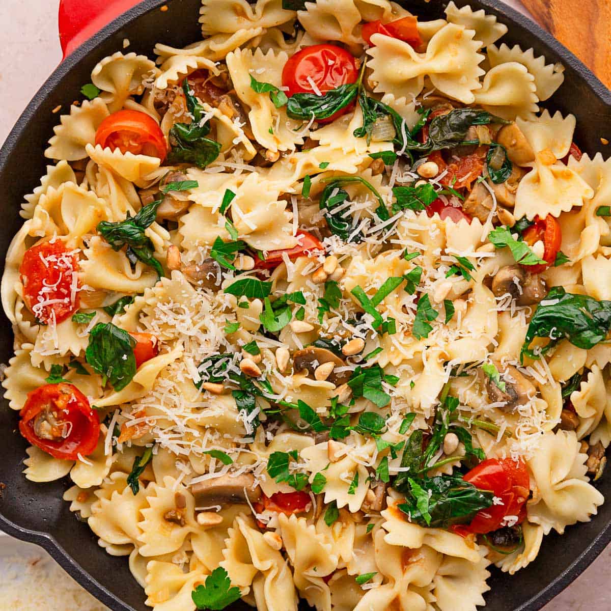 Spinach Tomato Pasta (Quick Meatless Dinner)