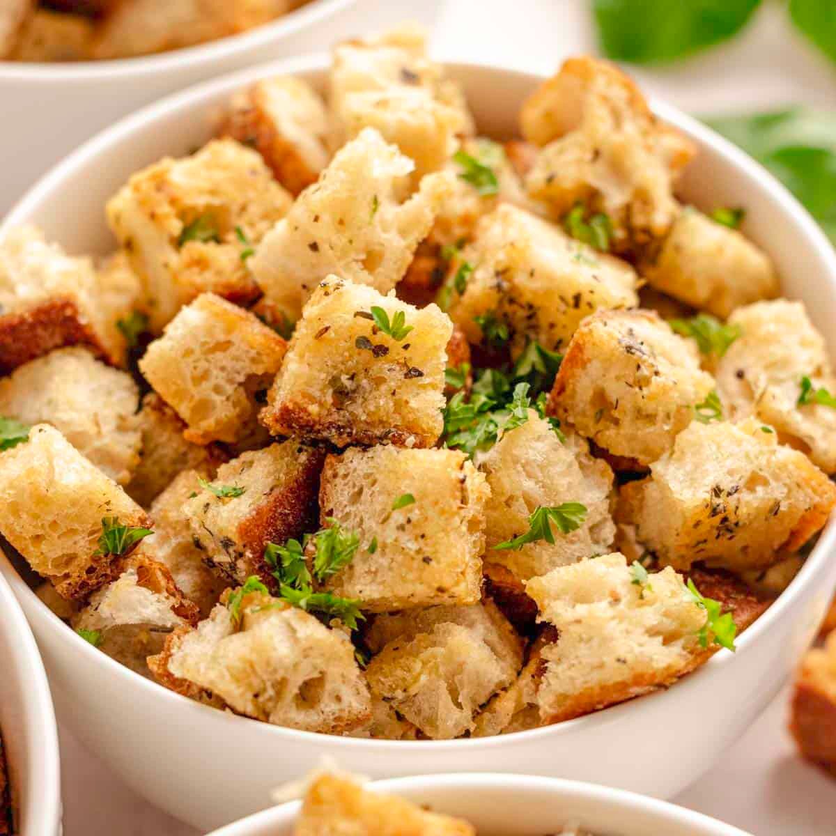 How To Make Homemade Croutons (4 Flavors)