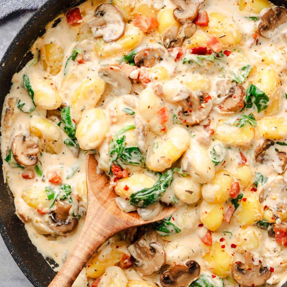 Creamy Mushroom Spinach Gnocchi