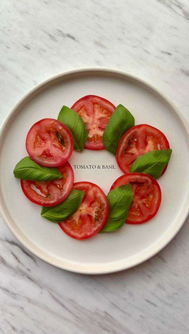 Crispy Mozzarella Caprese Salad
