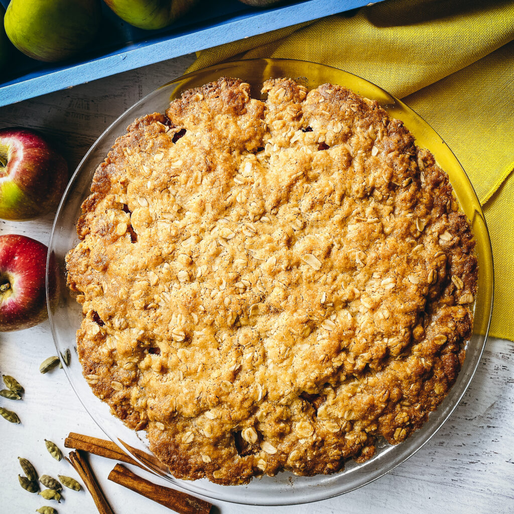 Swedish Apple Oat Pie (Äppelhavrepaj)